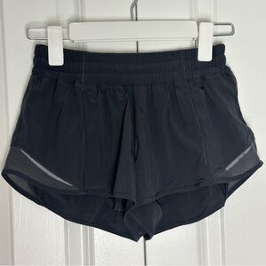Lululemon Hotty Hot Short II 2.5"
Black Size 6